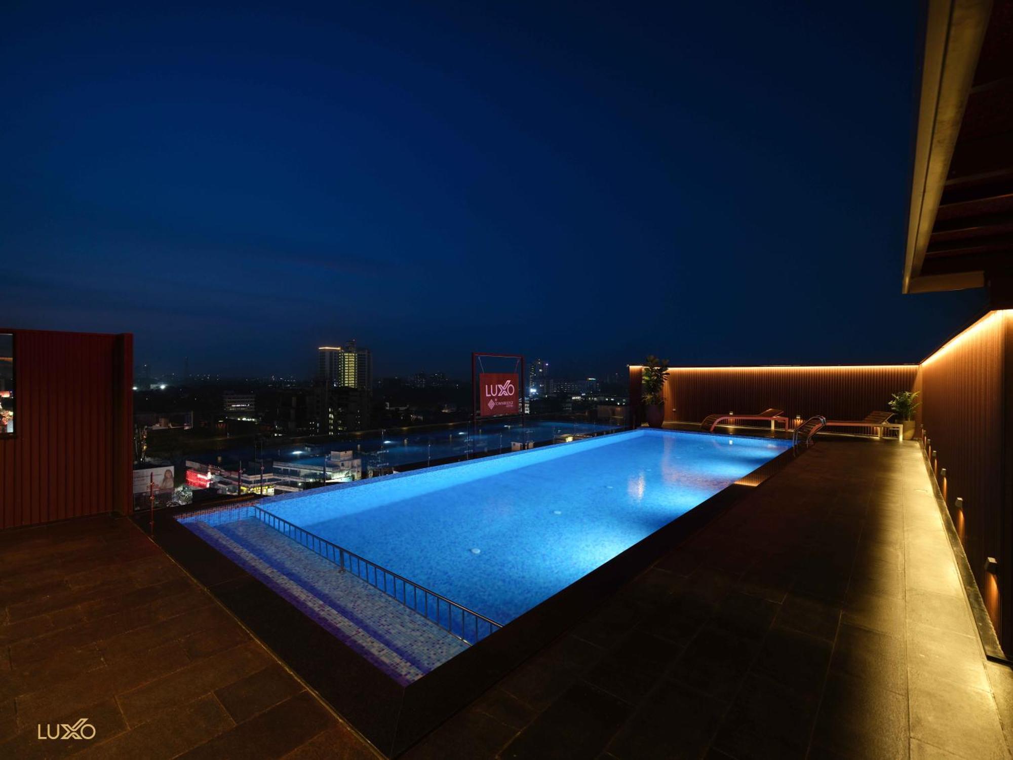 Luxo Kochi Hotel Exterior foto