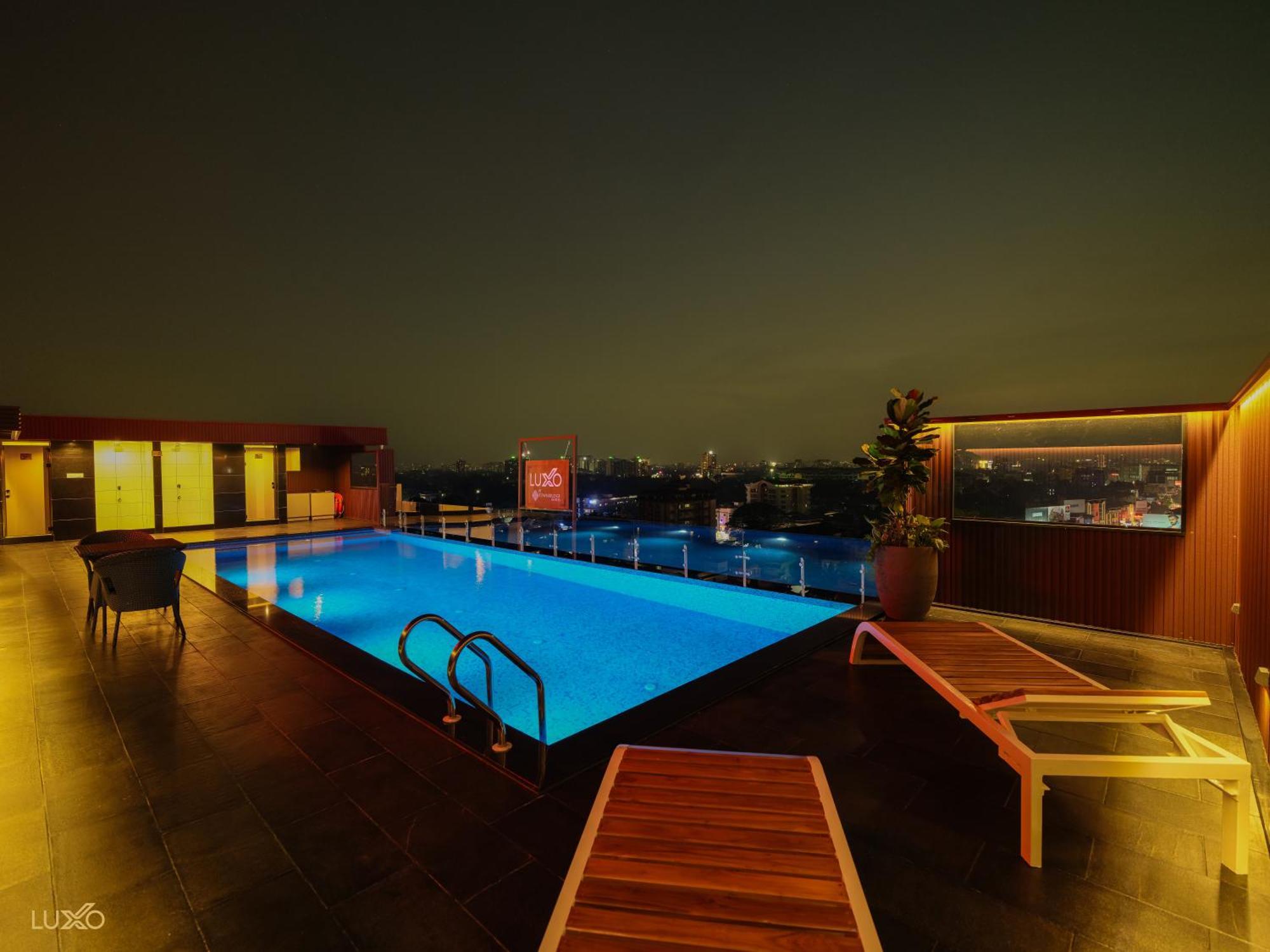 Luxo Kochi Hotel Exterior foto